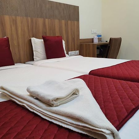 Hotel Deepakam Inn 팔라카드 외부 사진