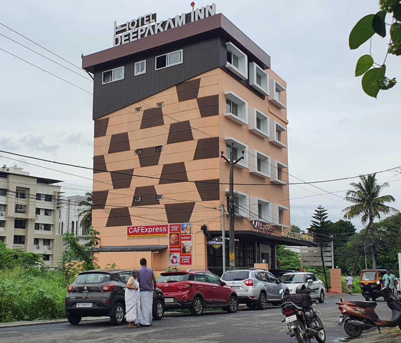 Hotel Deepakam Inn 팔라카드 외부 사진