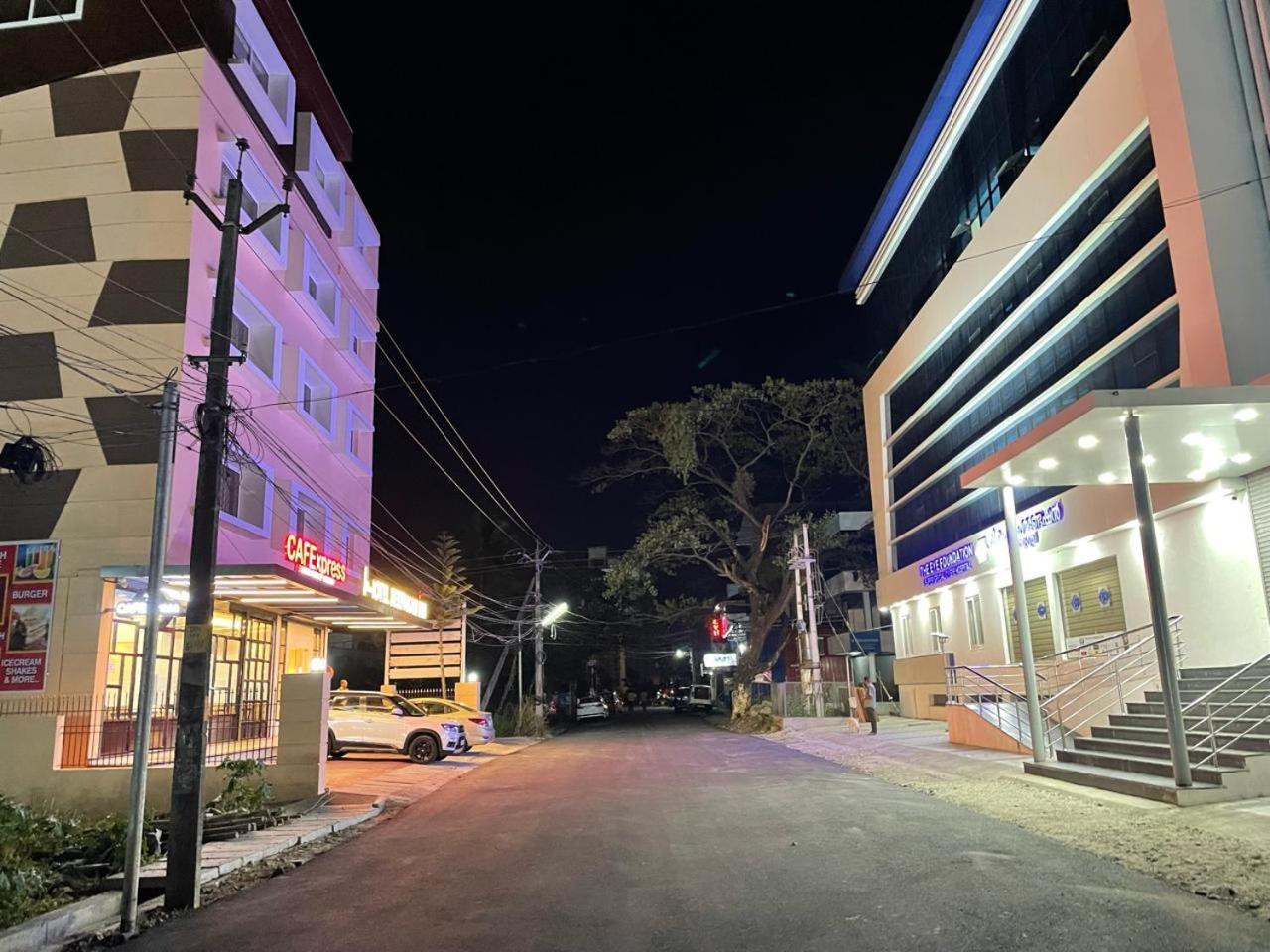 Hotel Deepakam Inn 팔라카드 외부 사진
