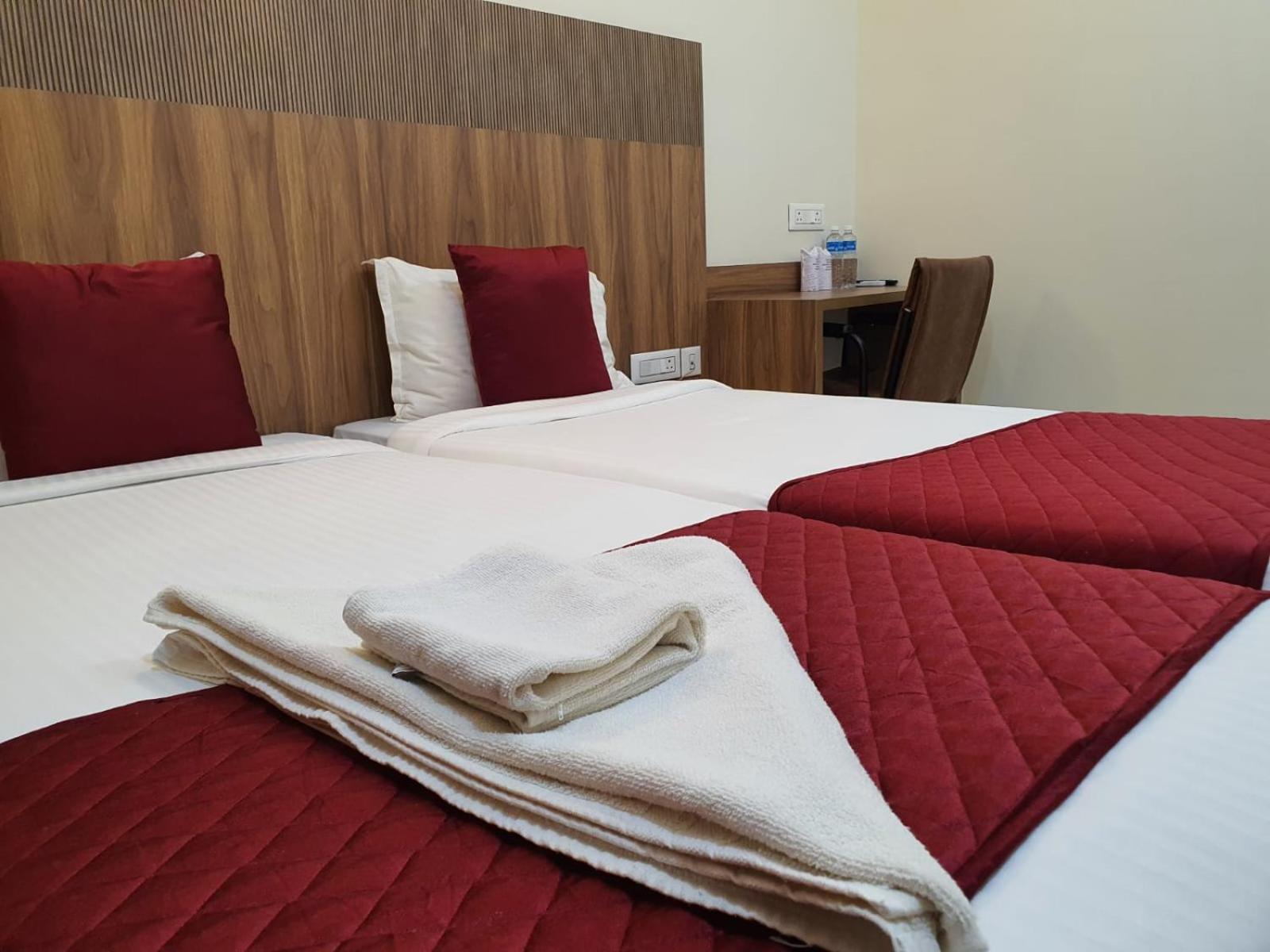 Hotel Deepakam Inn 팔라카드 외부 사진