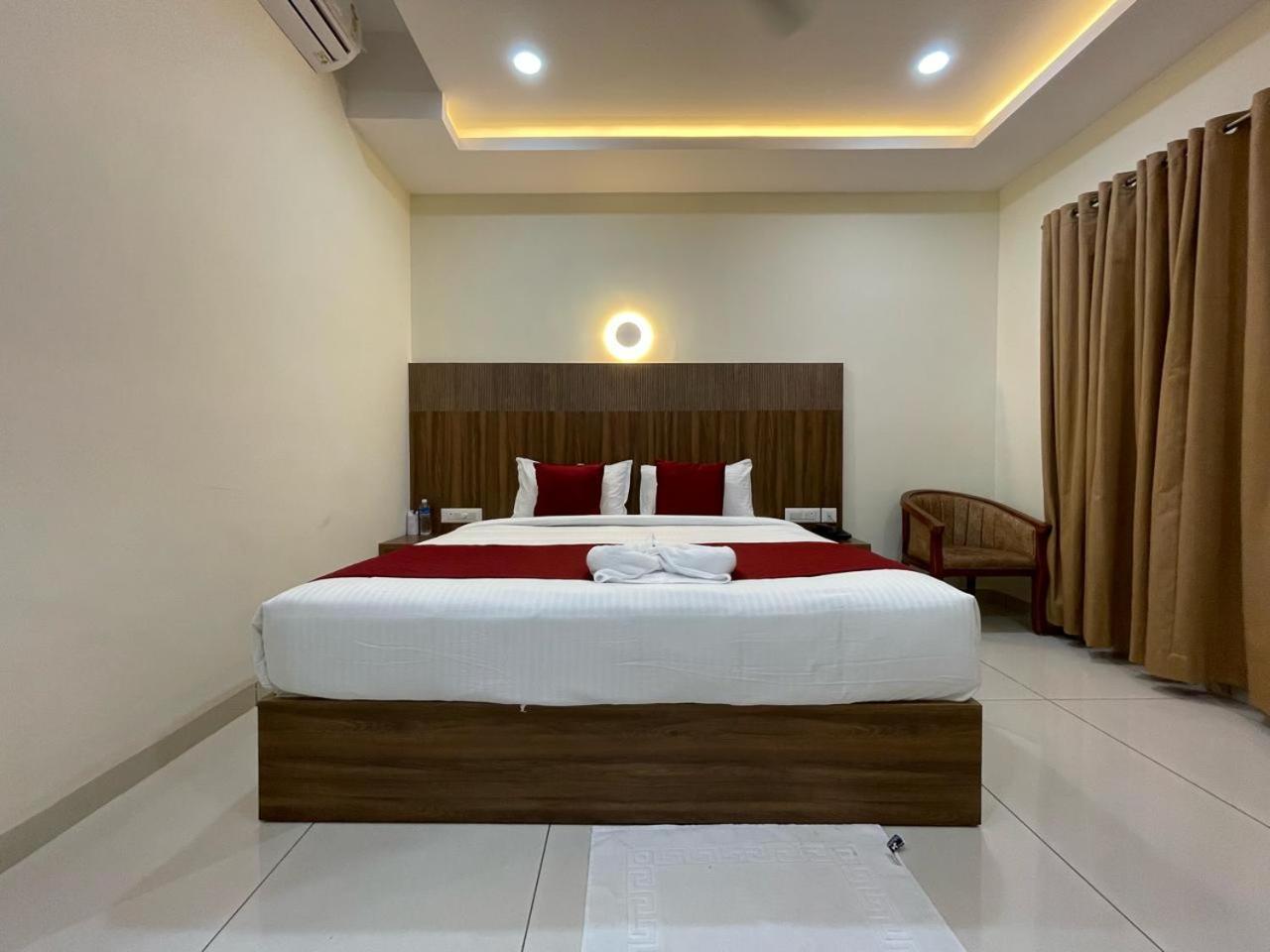 Hotel Deepakam Inn 팔라카드 외부 사진