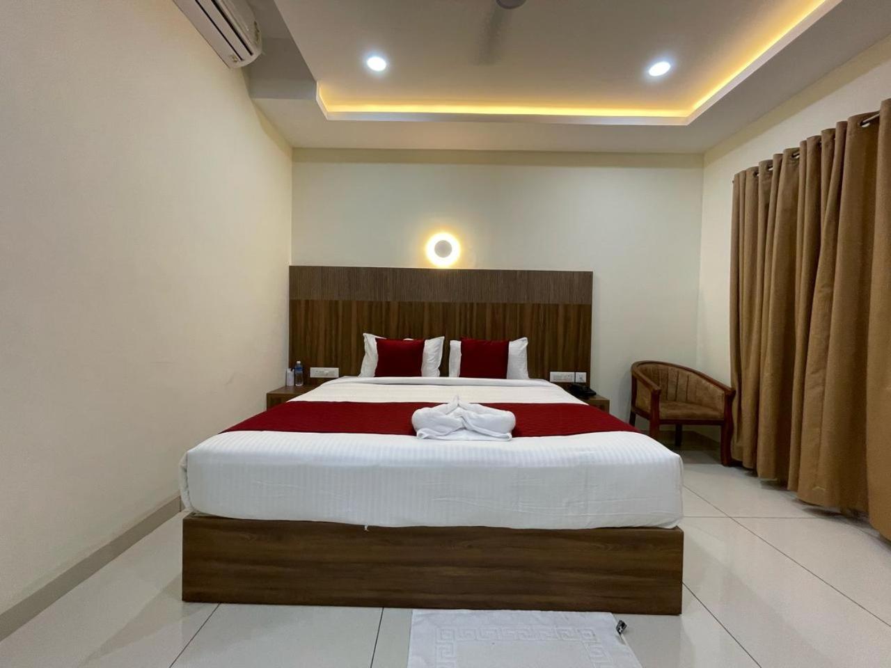 Hotel Deepakam Inn 팔라카드 외부 사진