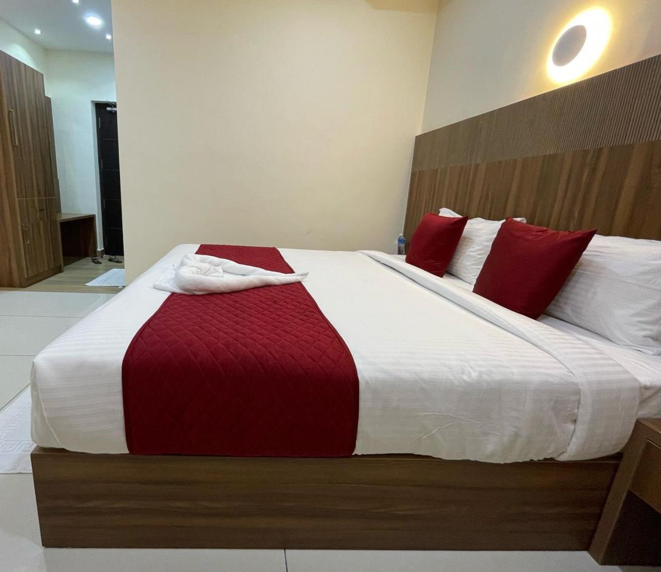 Hotel Deepakam Inn 팔라카드 외부 사진
