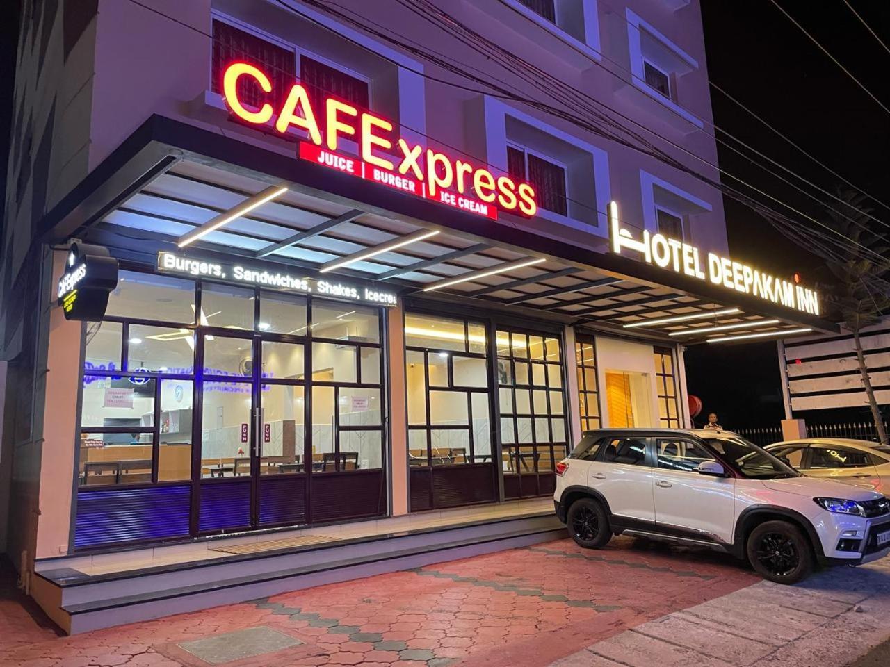 Hotel Deepakam Inn 팔라카드 외부 사진