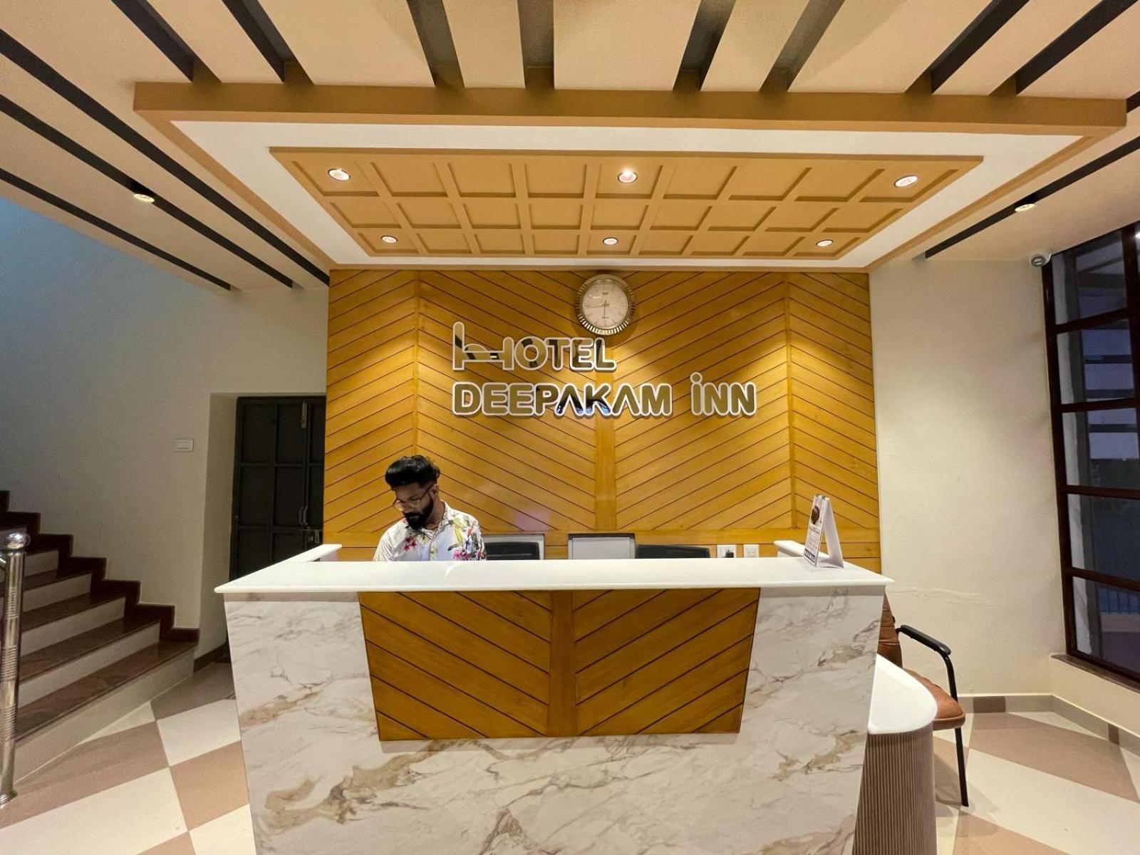 Hotel Deepakam Inn 팔라카드 외부 사진